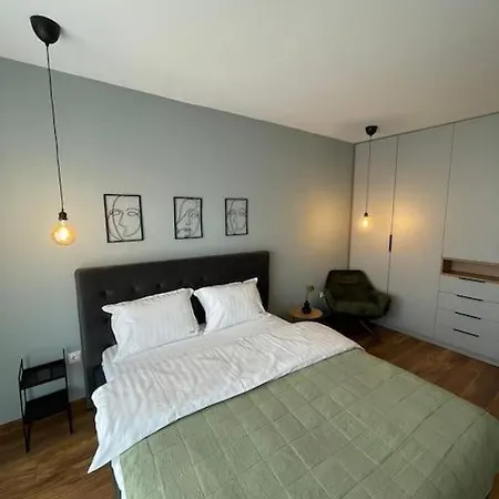 Minimalist 5 * Brasov
