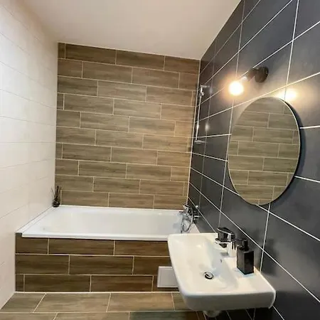 Minimalist 5 Apartment *